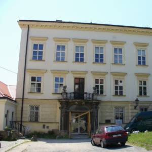 Biskupský dvůr
